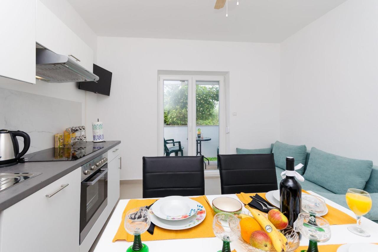 Apartments And Rooms Bianca Barbat na Rabu Ngoại thất bức ảnh